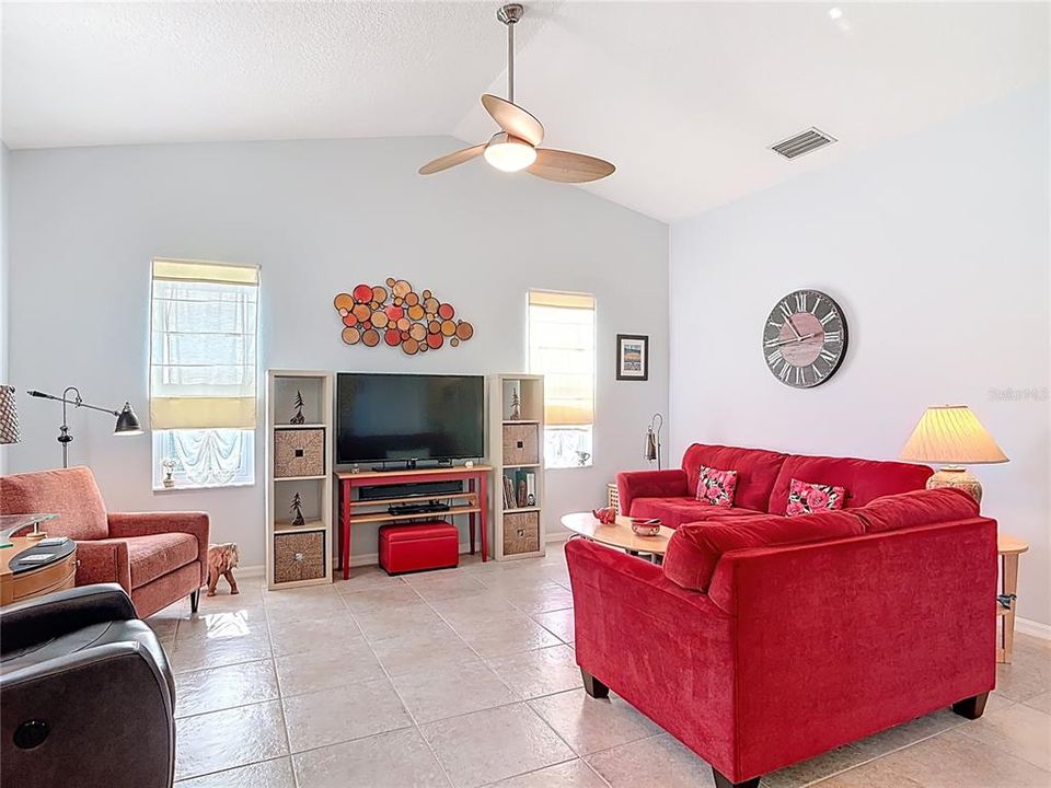 For Sale: $340,000 (3 beds, 2 baths, 1282 Square Feet)