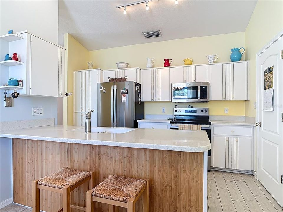 For Sale: $340,000 (3 beds, 2 baths, 1282 Square Feet)