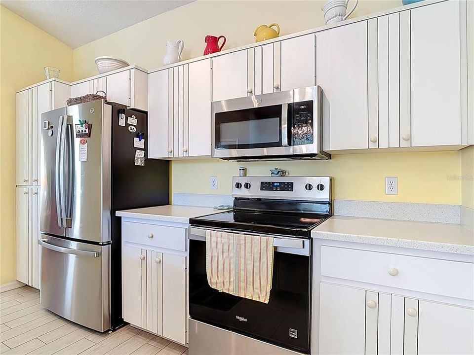 For Sale: $340,000 (3 beds, 2 baths, 1282 Square Feet)