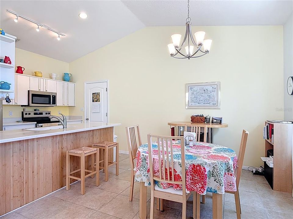 For Sale: $340,000 (3 beds, 2 baths, 1282 Square Feet)