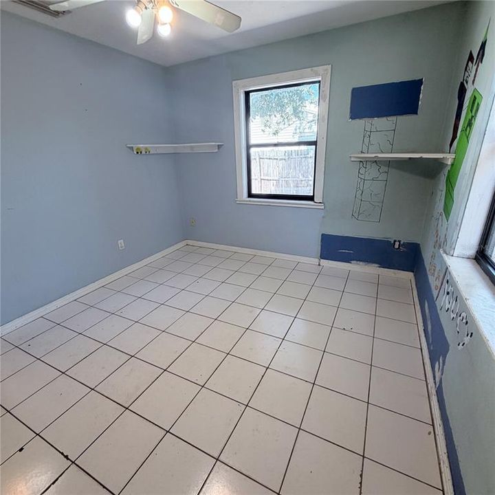 Activo con contrato: $370,000 (3 camas, 2 baños, 1471 Pies cuadrados)