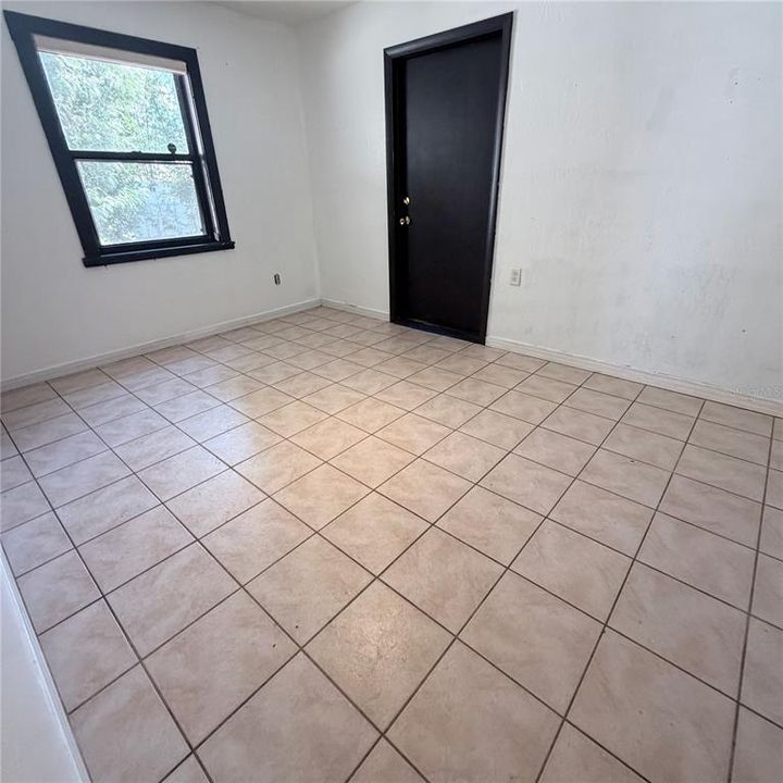 Activo con contrato: $370,000 (3 camas, 2 baños, 1471 Pies cuadrados)