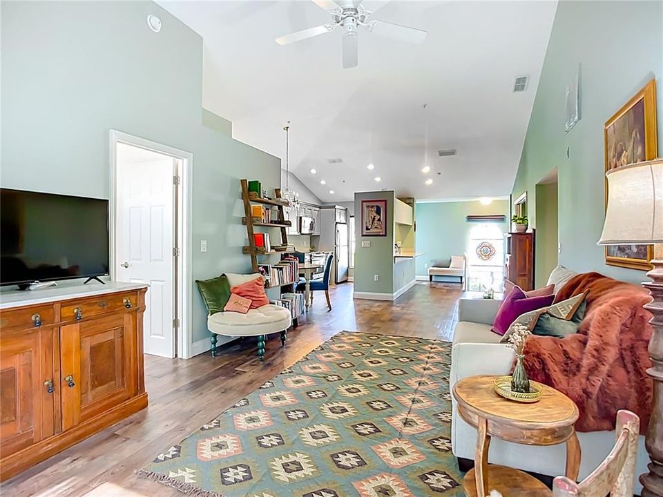 For Sale: $344,000 (3 beds, 2 baths, 1375 Square Feet)