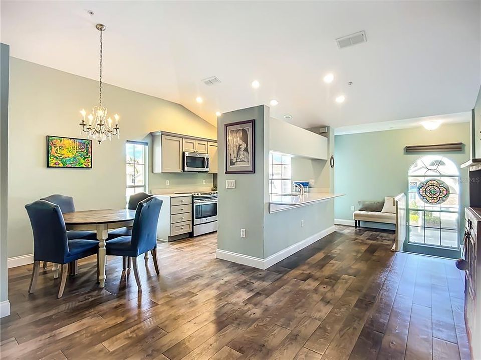 For Sale: $344,000 (3 beds, 2 baths, 1375 Square Feet)