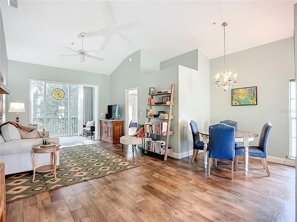 For Sale: $344,000 (3 beds, 2 baths, 1375 Square Feet)