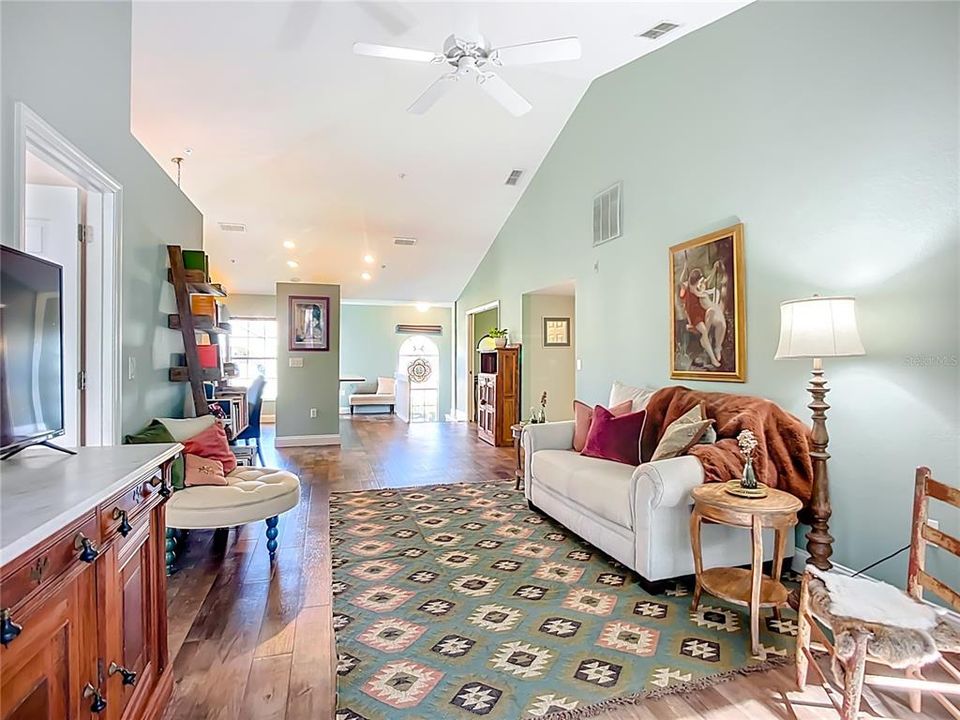 For Sale: $344,000 (3 beds, 2 baths, 1375 Square Feet)