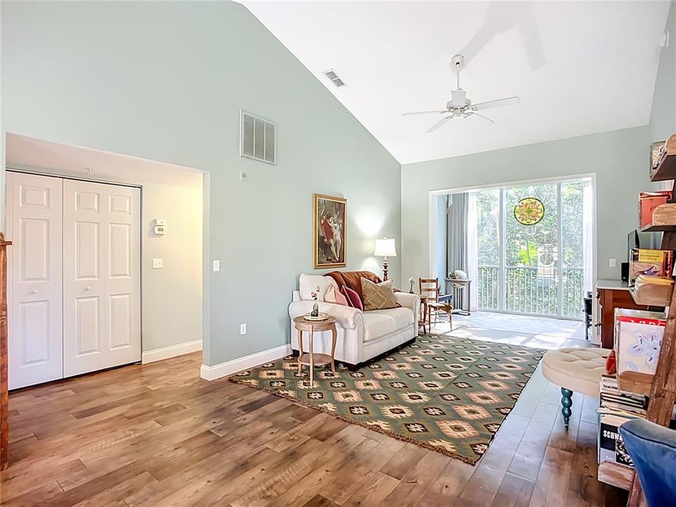 For Sale: $344,000 (3 beds, 2 baths, 1375 Square Feet)