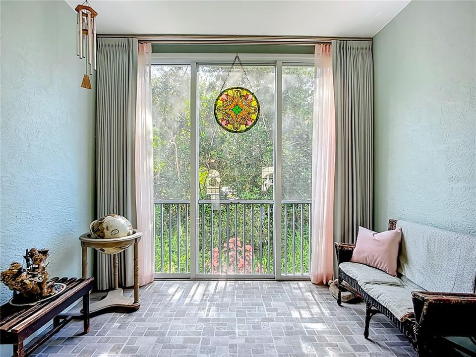 For Sale: $344,000 (3 beds, 2 baths, 1375 Square Feet)