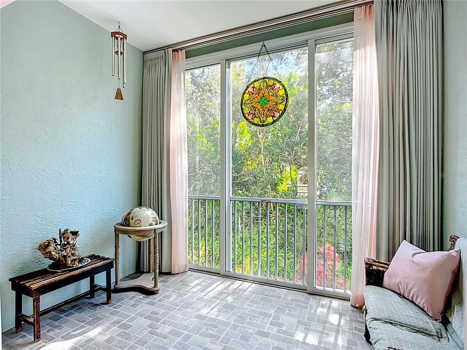 For Sale: $344,000 (3 beds, 2 baths, 1375 Square Feet)