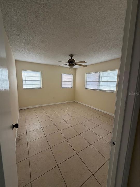 В аренду: $1,700 (2 спален, 1 ванн, 1138 Квадратных фут)