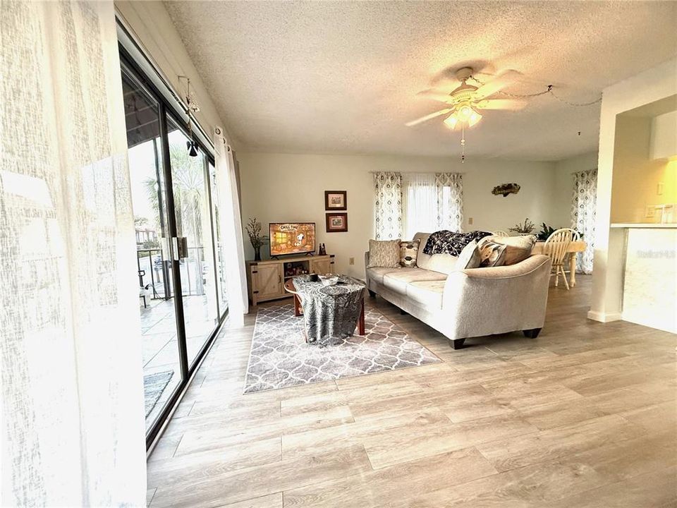 For Sale: $115,000 (2 beds, 2 baths, 1120 Square Feet)