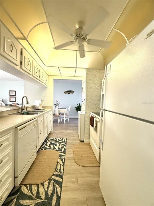 For Sale: $115,000 (2 beds, 2 baths, 1120 Square Feet)