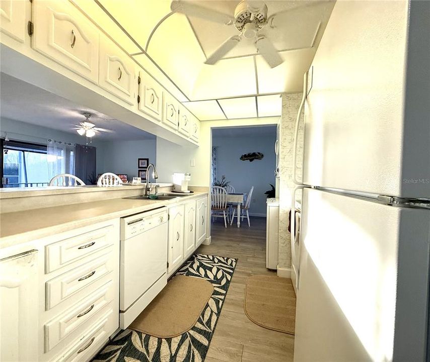 For Sale: $115,000 (2 beds, 2 baths, 1120 Square Feet)