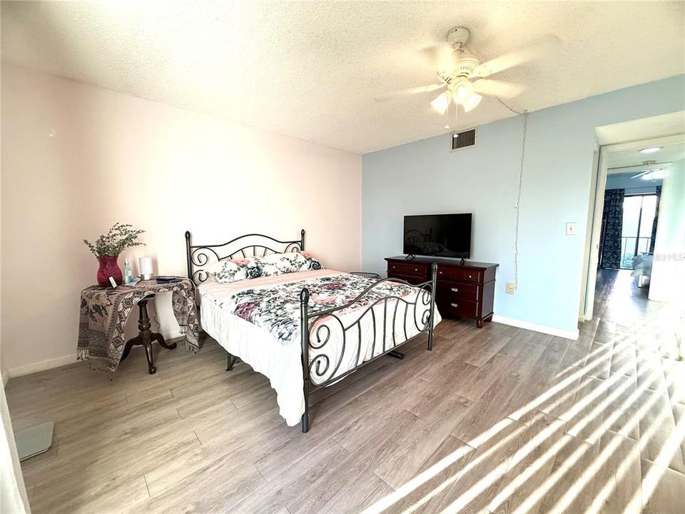 For Sale: $115,000 (2 beds, 2 baths, 1120 Square Feet)