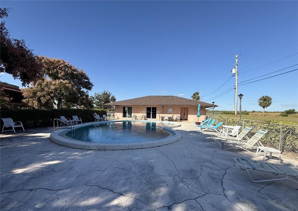 For Sale: $115,000 (2 beds, 2 baths, 1120 Square Feet)