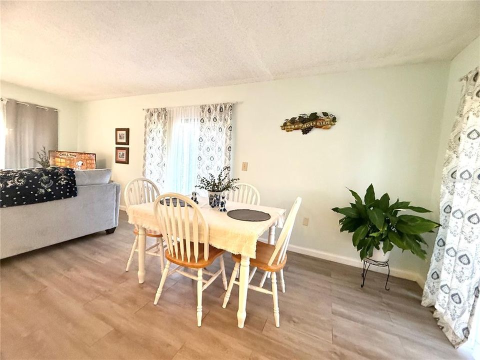 For Sale: $115,000 (2 beds, 2 baths, 1120 Square Feet)