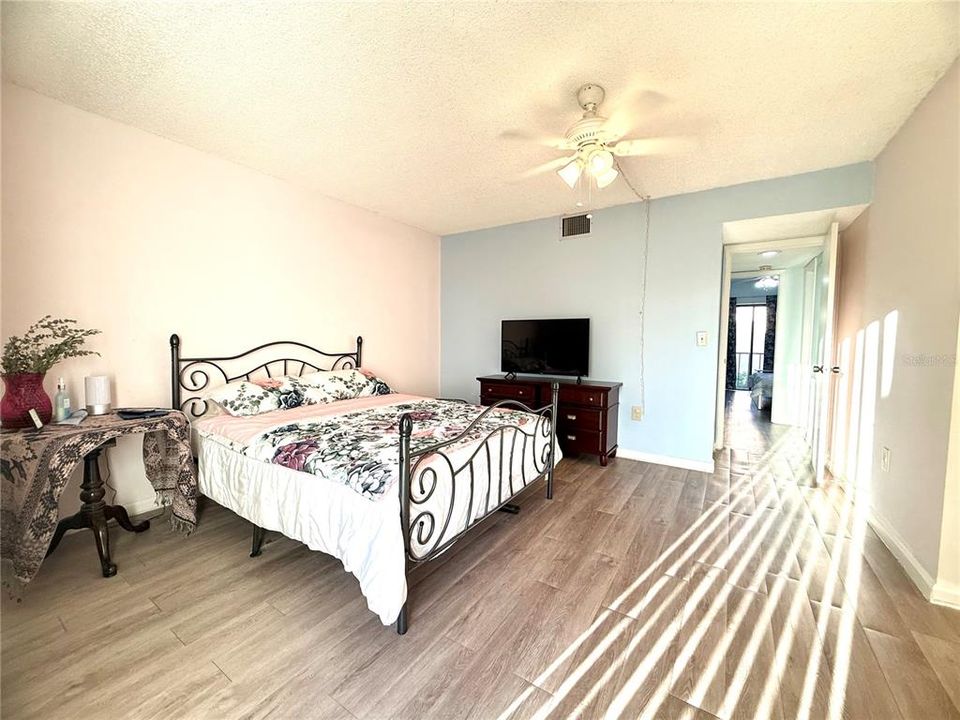 For Sale: $115,000 (2 beds, 2 baths, 1120 Square Feet)