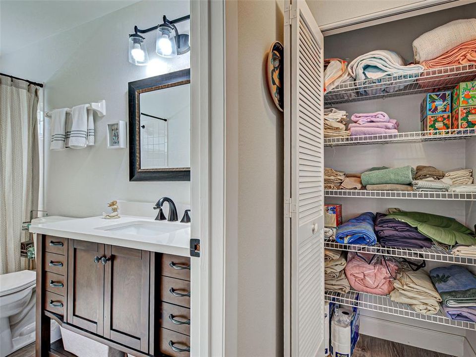 For Sale: $250,000 (2 beds, 2 baths, 1383 Square Feet)