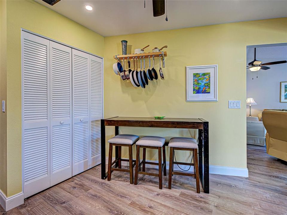 For Sale: $250,000 (2 beds, 2 baths, 1383 Square Feet)