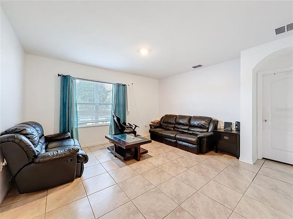 For Sale: $339,000 (4 beds, 2 baths, 1867 Square Feet)