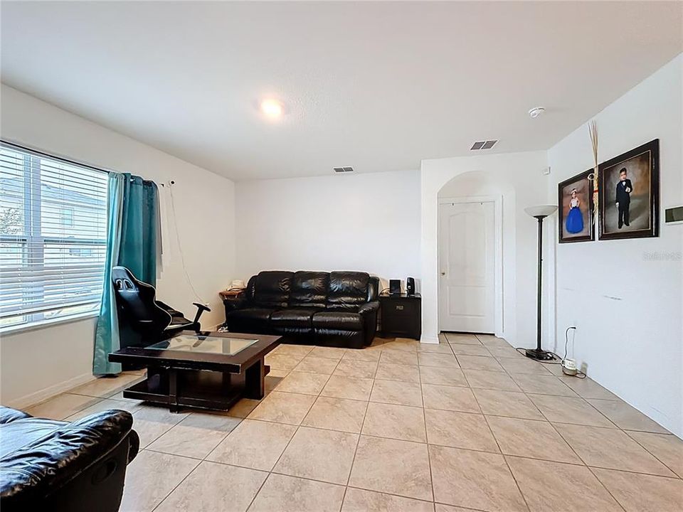 For Sale: $339,000 (4 beds, 2 baths, 1867 Square Feet)