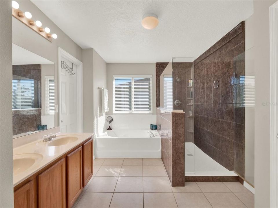 Active With Contract: $625,000 (5 beds, 2 baths, 3607 Square Feet)