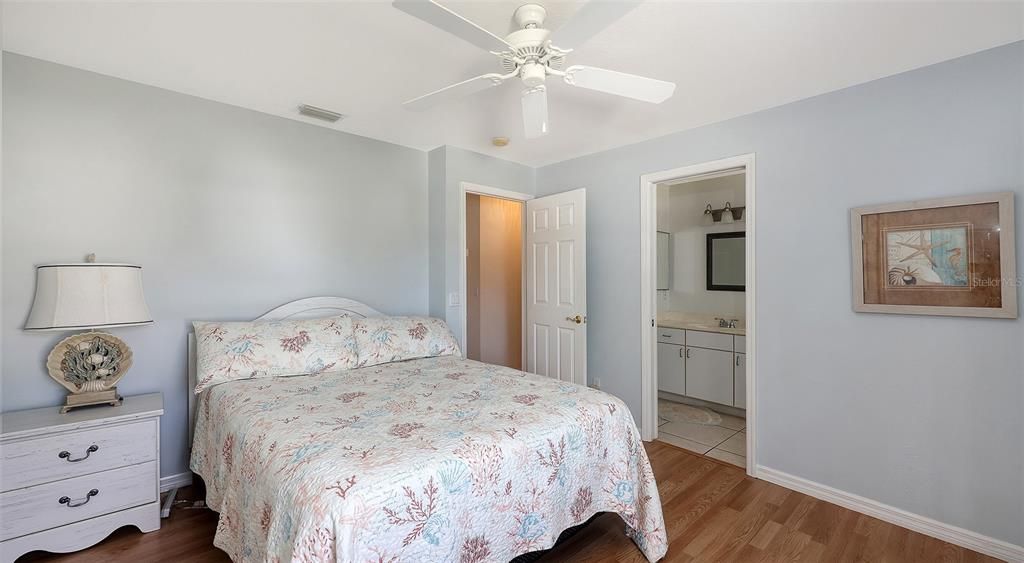 Activo con contrato: $450,000 (3 camas, 2 baños, 2334 Pies cuadrados)