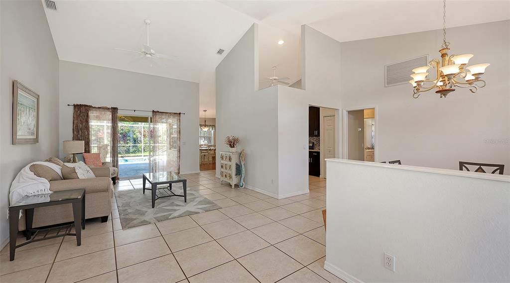 Activo con contrato: $450,000 (3 camas, 2 baños, 2334 Pies cuadrados)