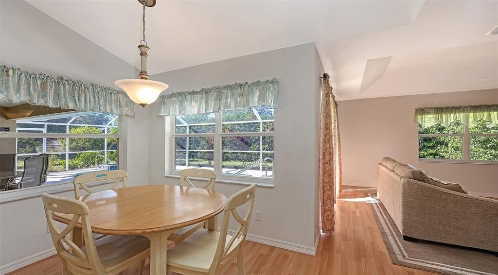 Activo con contrato: $450,000 (3 camas, 2 baños, 2334 Pies cuadrados)