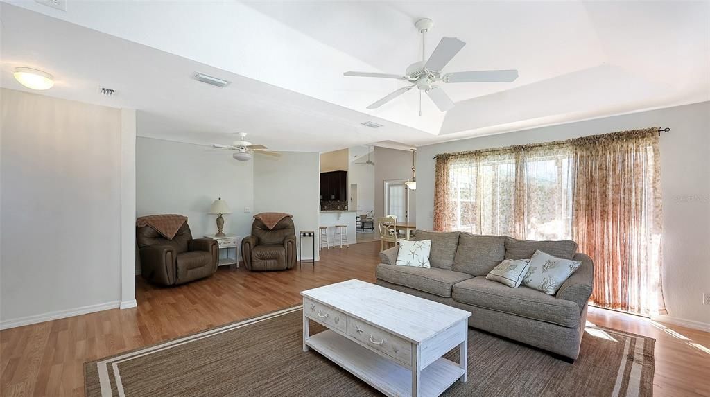 Activo con contrato: $450,000 (3 camas, 2 baños, 2334 Pies cuadrados)