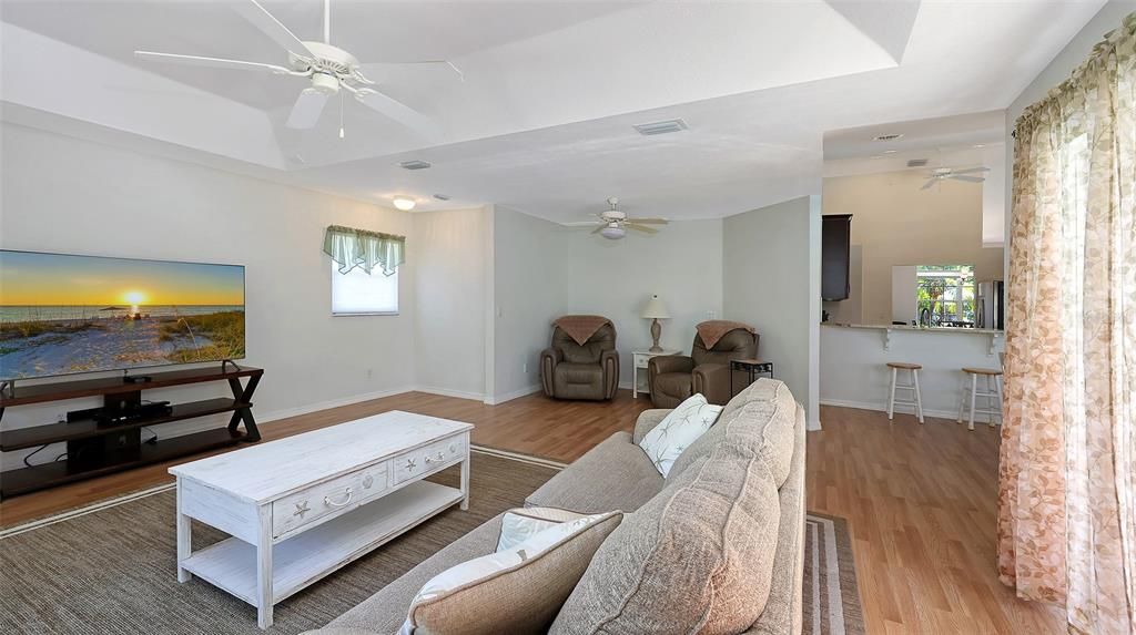 Activo con contrato: $450,000 (3 camas, 2 baños, 2334 Pies cuadrados)