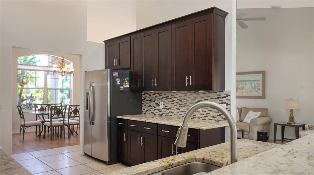 Activo con contrato: $450,000 (3 camas, 2 baños, 2334 Pies cuadrados)