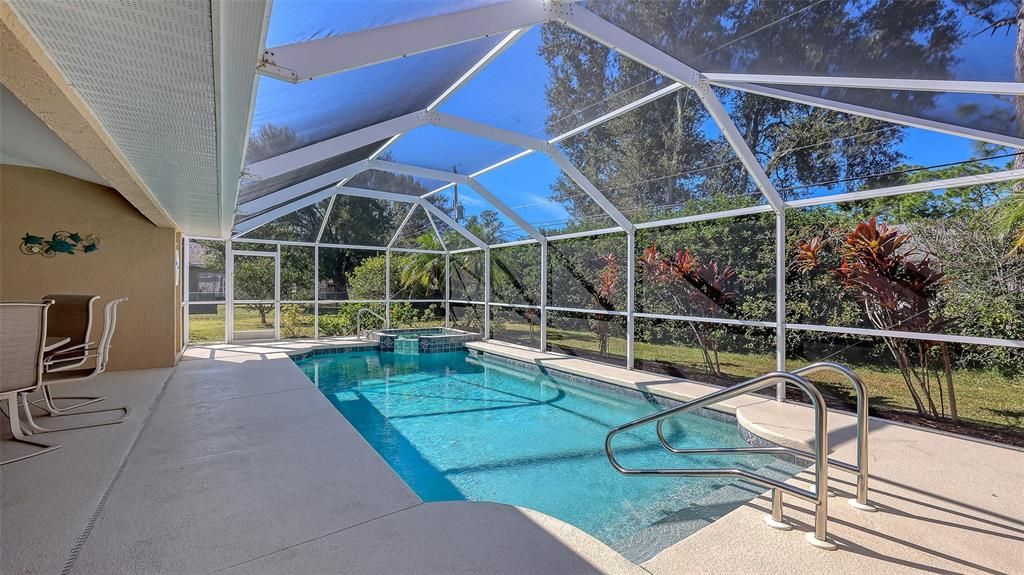 Activo con contrato: $450,000 (3 camas, 2 baños, 2334 Pies cuadrados)