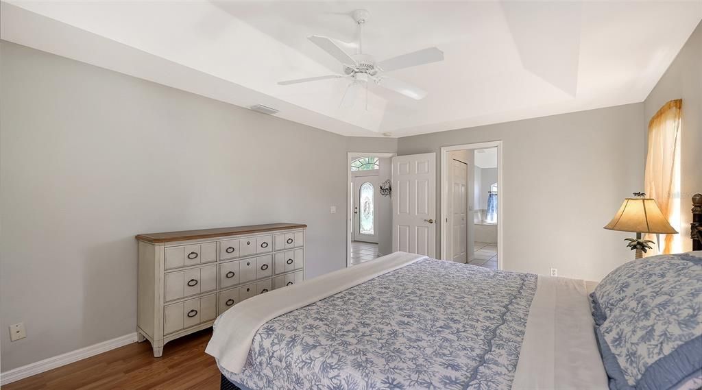 Activo con contrato: $450,000 (3 camas, 2 baños, 2334 Pies cuadrados)