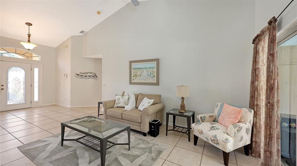 Activo con contrato: $450,000 (3 camas, 2 baños, 2334 Pies cuadrados)