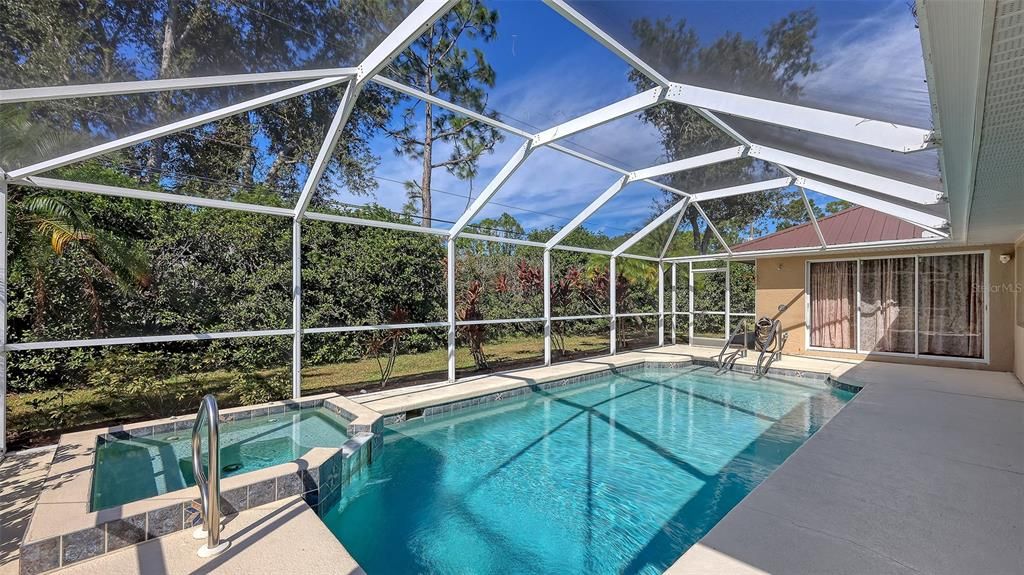 Activo con contrato: $450,000 (3 camas, 2 baños, 2334 Pies cuadrados)