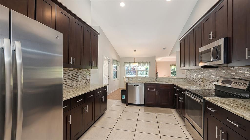 Activo con contrato: $450,000 (3 camas, 2 baños, 2334 Pies cuadrados)