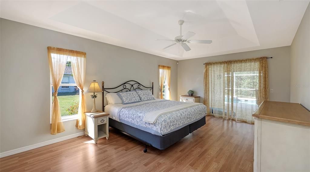 Activo con contrato: $450,000 (3 camas, 2 baños, 2334 Pies cuadrados)