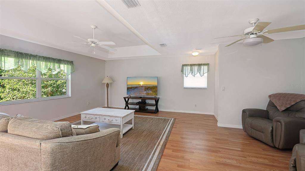 Activo con contrato: $450,000 (3 camas, 2 baños, 2334 Pies cuadrados)