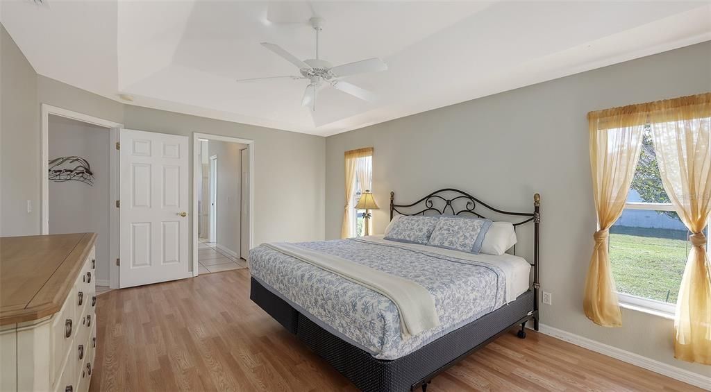 Activo con contrato: $450,000 (3 camas, 2 baños, 2334 Pies cuadrados)