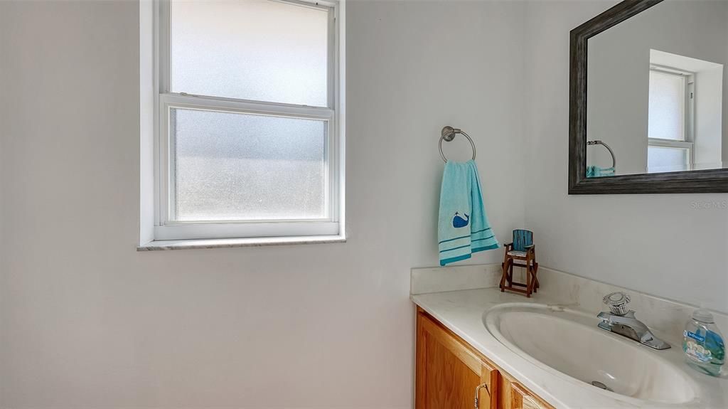 Activo con contrato: $450,000 (3 camas, 2 baños, 2334 Pies cuadrados)