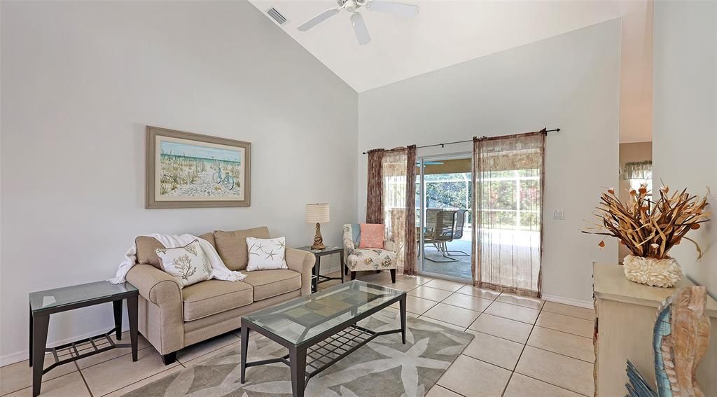 Activo con contrato: $450,000 (3 camas, 2 baños, 2334 Pies cuadrados)