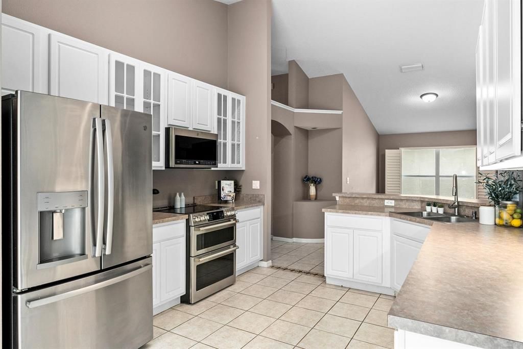 合同活跃: $369,000 (4 贝兹, 2 浴室, 1782 平方英尺)