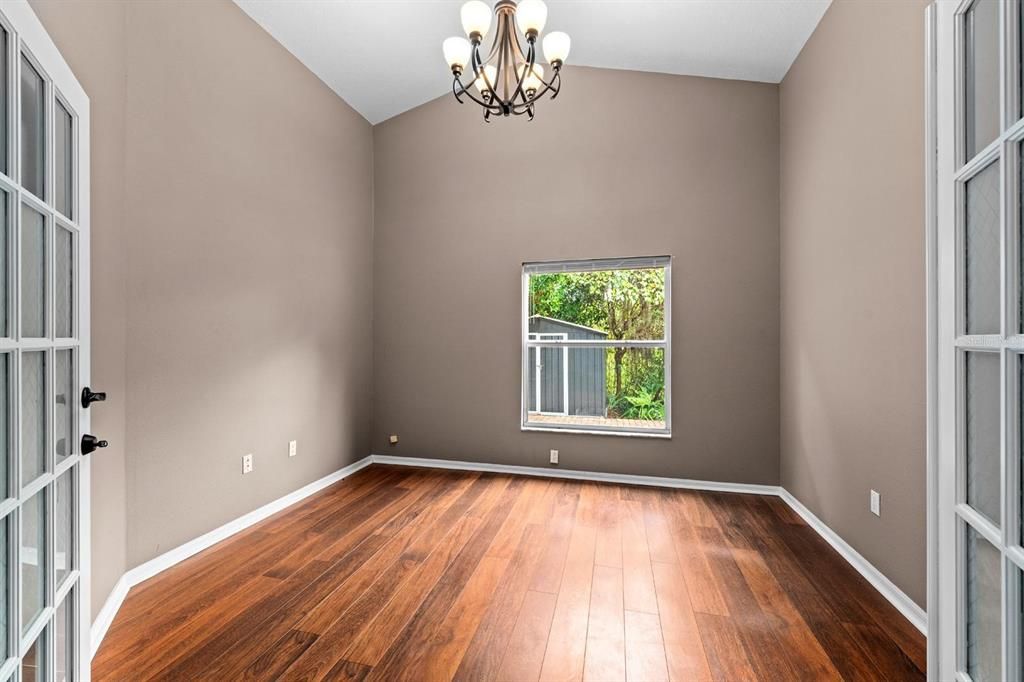 合同活跃: $369,000 (4 贝兹, 2 浴室, 1782 平方英尺)