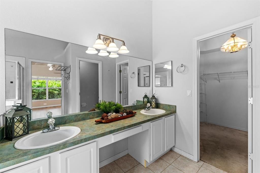 合同活跃: $369,000 (4 贝兹, 2 浴室, 1782 平方英尺)