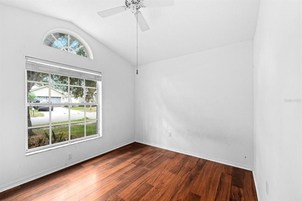 合同活跃: $369,000 (4 贝兹, 2 浴室, 1782 平方英尺)