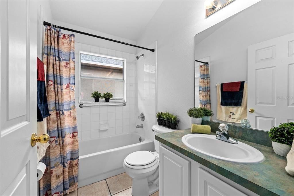 合同活跃: $369,000 (4 贝兹, 2 浴室, 1782 平方英尺)