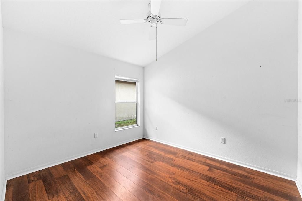 合同活跃: $369,000 (4 贝兹, 2 浴室, 1782 平方英尺)