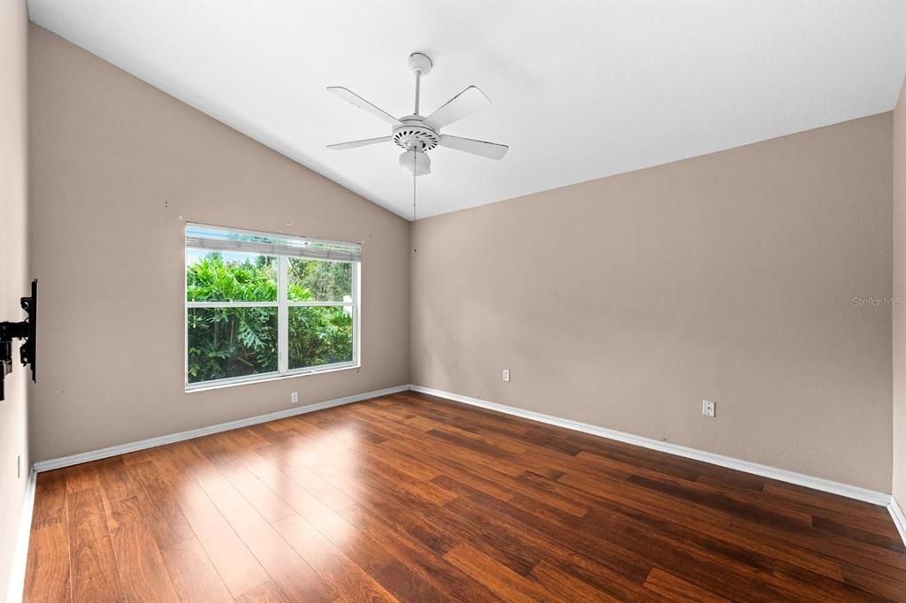 合同活跃: $369,000 (4 贝兹, 2 浴室, 1782 平方英尺)