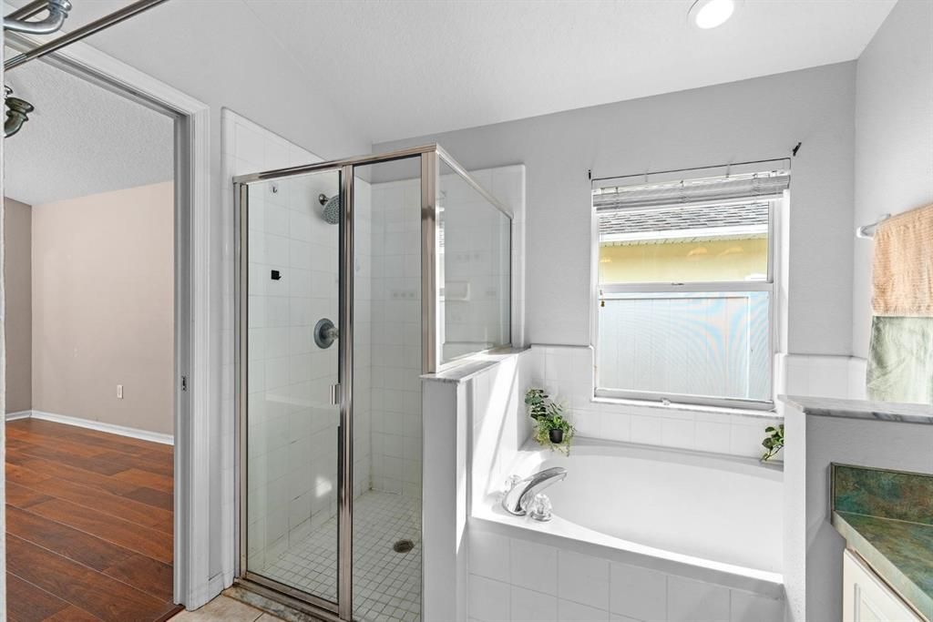 合同活跃: $369,000 (4 贝兹, 2 浴室, 1782 平方英尺)